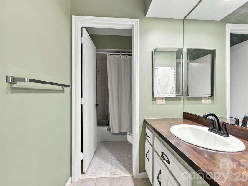 98 Laurelwood Circle, Hendersonville, NC 28791.  MLS# CAR4412946, YatesRealty ID 46924. Full Bath