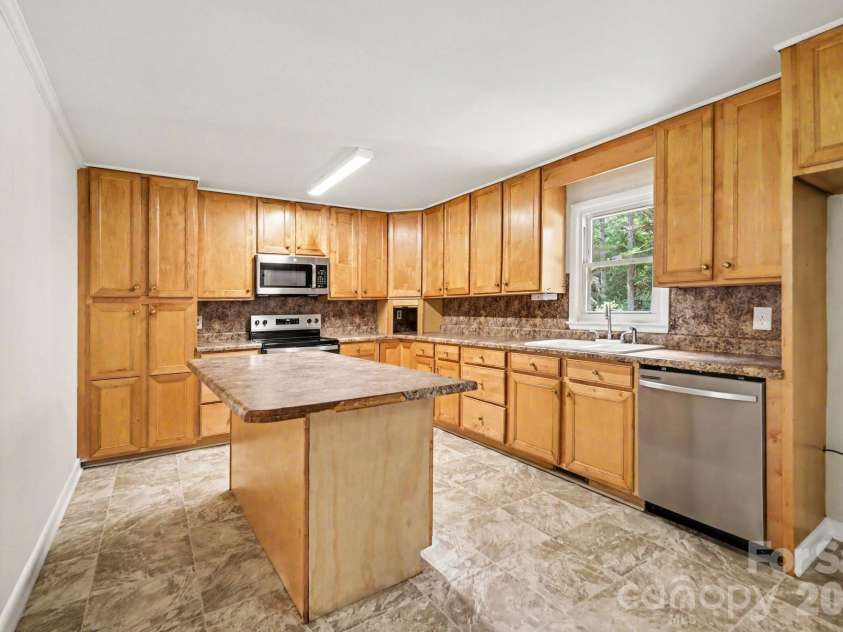 6338 Fairlane Street, Hickory, NC 28602.  MLS# CAR4418566, YatesRealty ID 46927. 