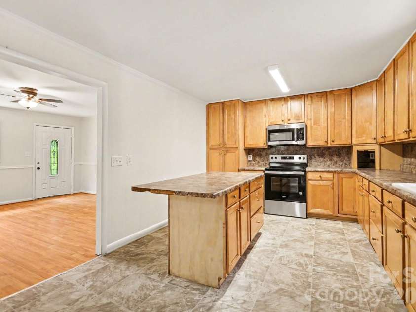 6338 Fairlane Street, Hickory, NC 28602.  MLS# CAR4418566, YatesRealty ID 46927. 