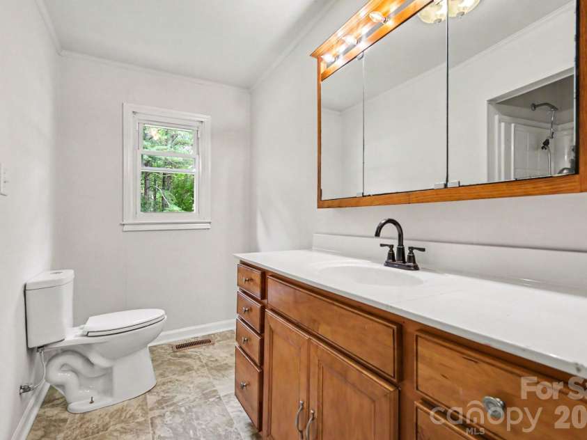 6338 Fairlane Street, Hickory, NC 28602.  MLS# CAR4418566, YatesRealty ID 46927. 