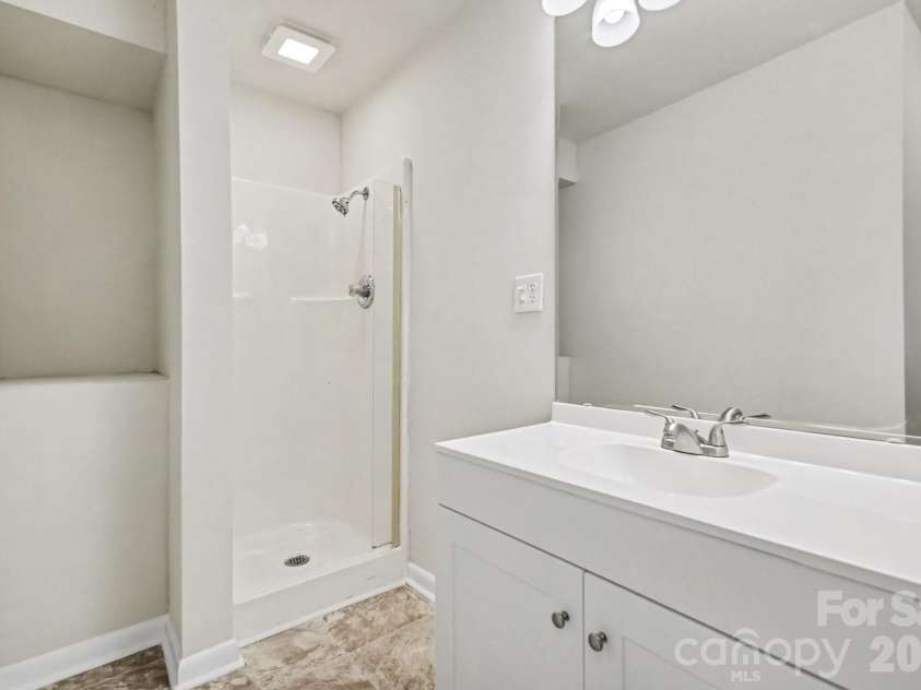 6338 Fairlane Street, Hickory, NC 28602.  MLS# CAR4418566, YatesRealty ID 46927. 