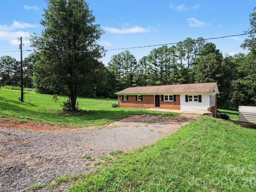 6338 Fairlane Street, Hickory, NC 28602.  MLS# CAR4418566, YatesRealty ID 46927. 