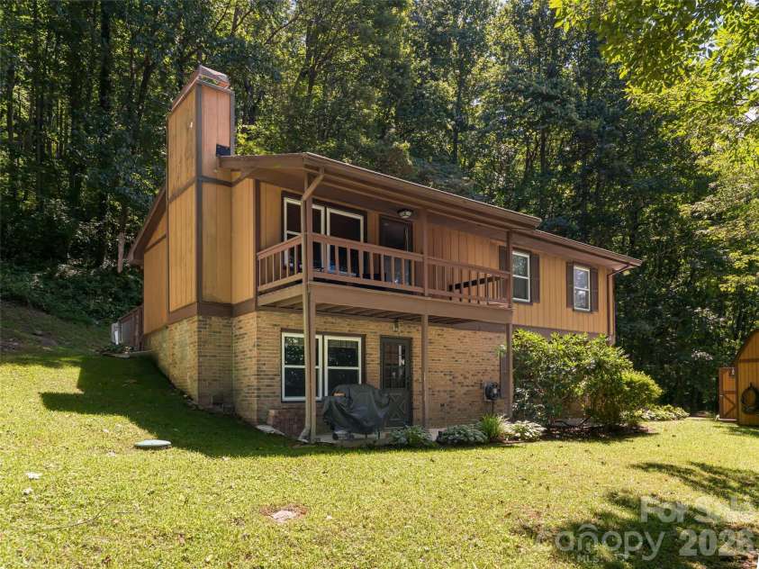 50 Tuckaway Drive, Asheville, NC 28803.  MLS# CAR4299292, YatesRealty ID 4693. 