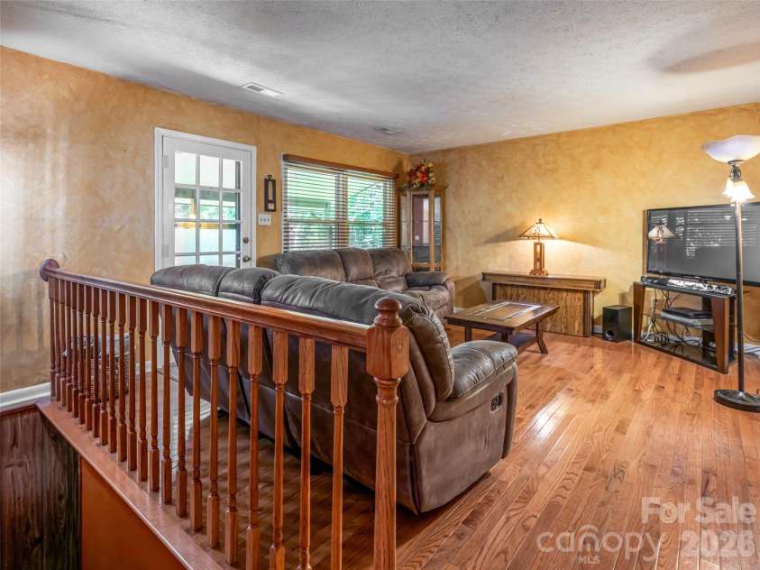 50 Tuckaway Drive, Asheville, NC 28803.  MLS# CAR4299292, YatesRealty ID 4693. 