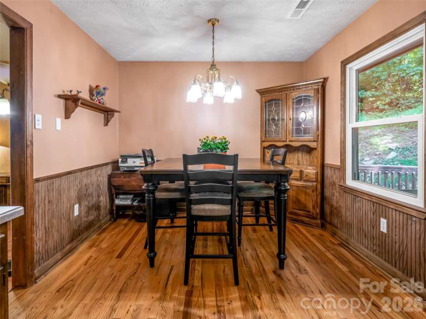 50 Tuckaway Drive, Asheville, NC 28803.  MLS# CAR4299292, YatesRealty ID 4693. 