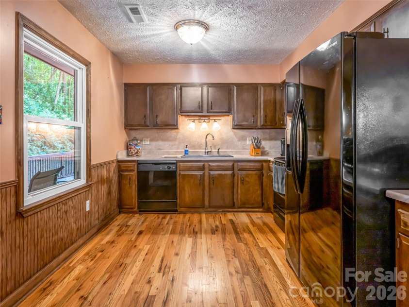 50 Tuckaway Drive, Asheville, NC 28803.  MLS# CAR4299292, YatesRealty ID 4693. 