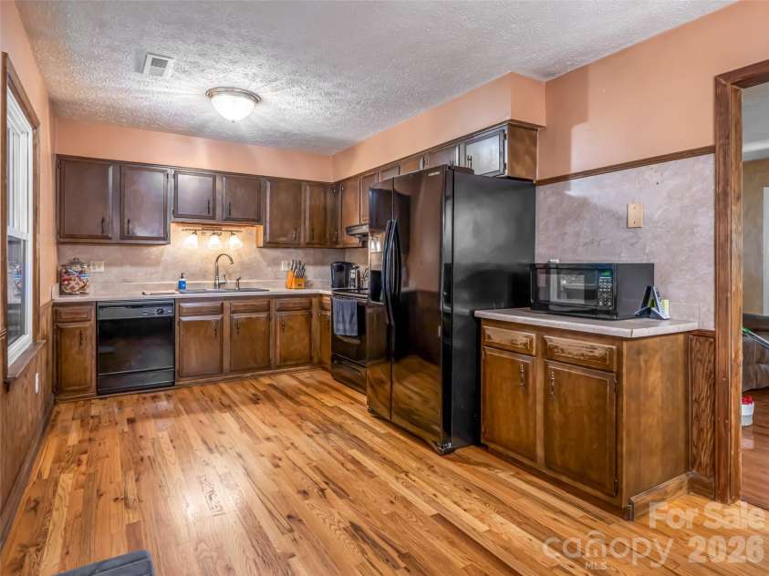 50 Tuckaway Drive, Asheville, NC 28803.  MLS# CAR4299292, YatesRealty ID 4693. 