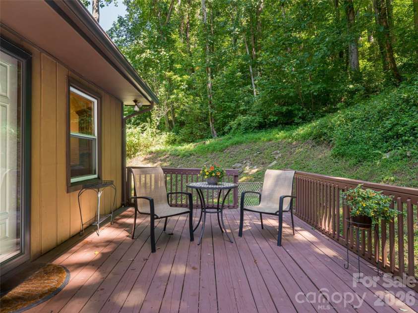 50 Tuckaway Drive, Asheville, NC 28803.  MLS# CAR4299292, YatesRealty ID 4693. 