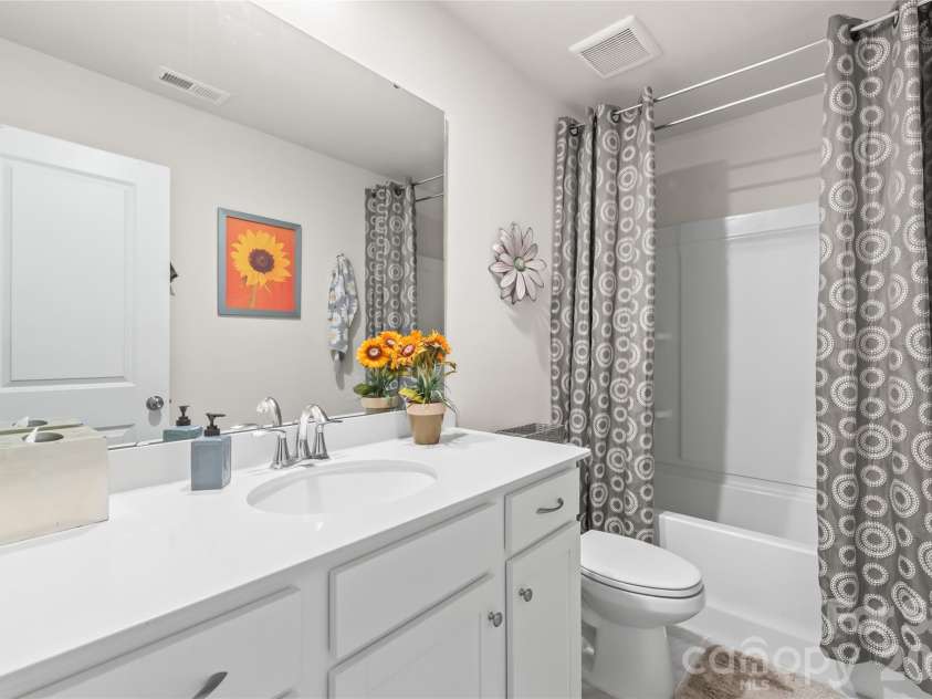 15308 Lake Ridge Road, Charlotte, NC 28278.  MLS# CAR4402264, YatesRealty ID 46930. Bathroom 2