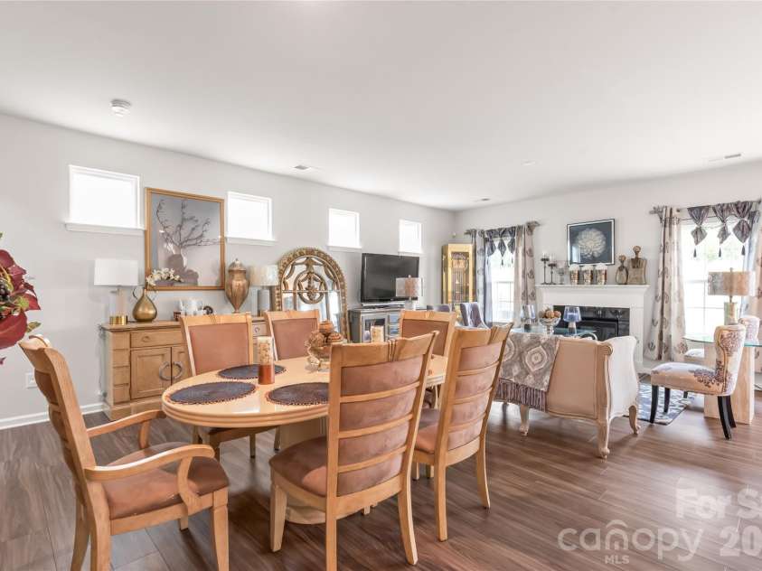 15308 Lake Ridge Road, Charlotte, NC 28278.  MLS# CAR4402264, YatesRealty ID 46930. Dining Room area is spacious