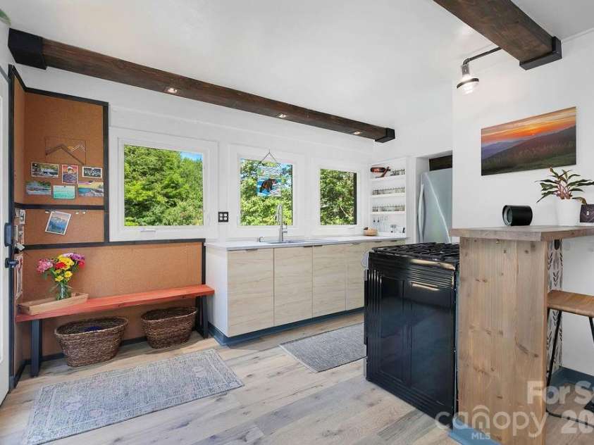 354 King Road, Pisgah Forest, NC 28768.  MLS# CAR4416298, YatesRealty ID 46932. Bright Kitchen