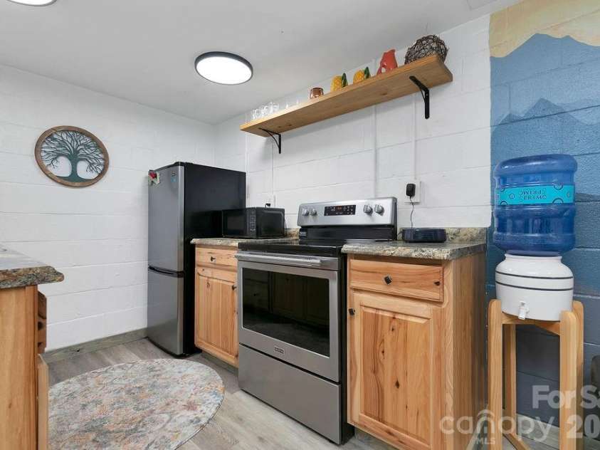 354 King Road, Pisgah Forest, NC 28768.  MLS# CAR4416298, YatesRealty ID 46932. Full Kitchen