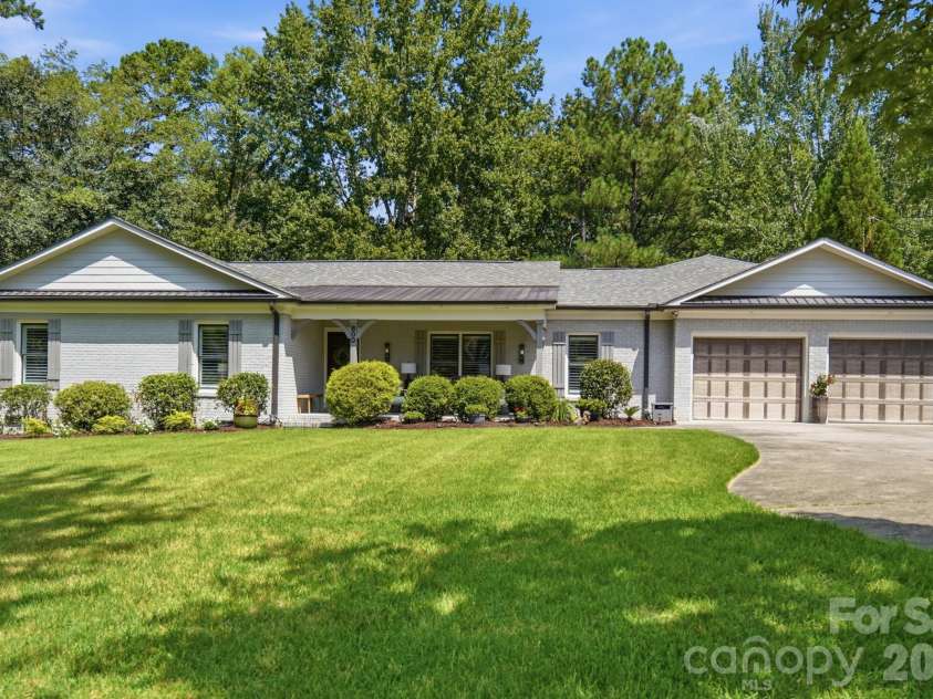 800 Jefferson Drive, Charlotte, NC 28270.  MLS# CAR4418154, YatesRealty ID 46934. 