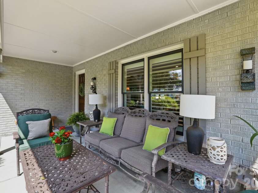 800 Jefferson Drive, Charlotte, NC 28270.  MLS# CAR4418154, YatesRealty ID 46934. 