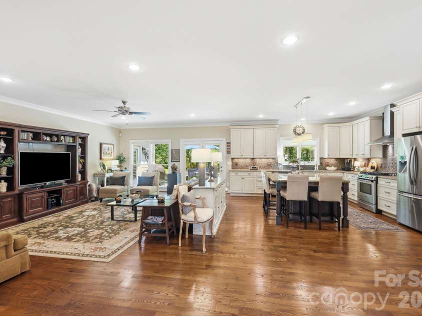 800 Jefferson Drive, Charlotte, NC 28270.  MLS# CAR4418154, YatesRealty ID 46934. 