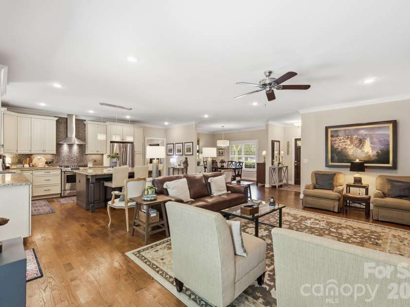 800 Jefferson Drive, Charlotte, NC 28270.  MLS# CAR4418154, YatesRealty ID 46934. 
