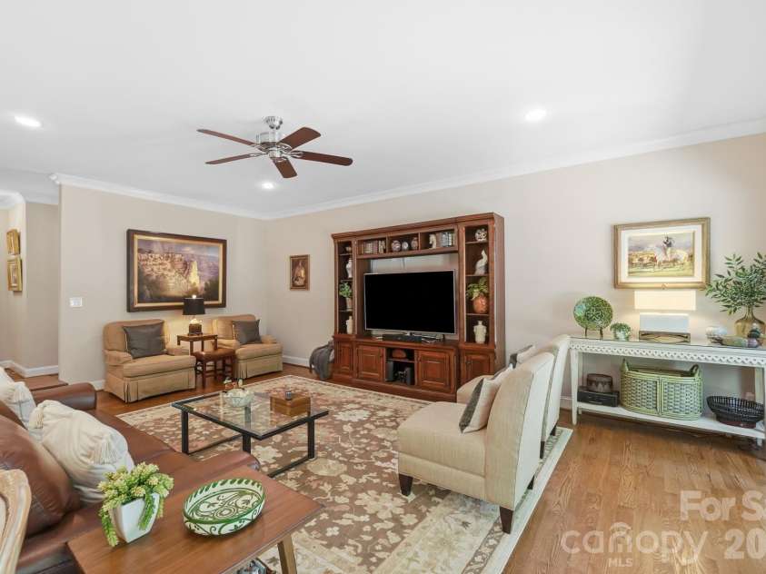 800 Jefferson Drive, Charlotte, NC 28270.  MLS# CAR4418154, YatesRealty ID 46934. 