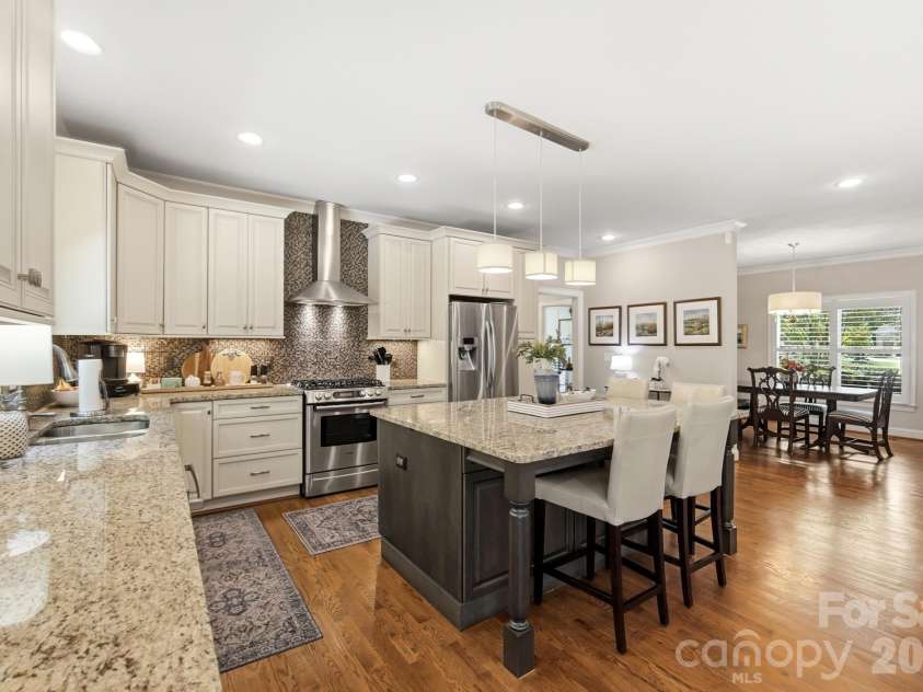 800 Jefferson Drive, Charlotte, NC 28270.  MLS# CAR4418154, YatesRealty ID 46934. 