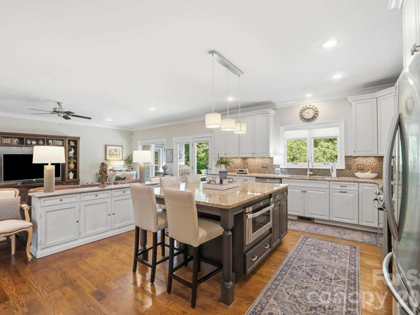 800 Jefferson Drive, Charlotte, NC 28270.  MLS# CAR4418154, YatesRealty ID 46934. 