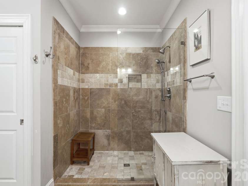 800 Jefferson Drive, Charlotte, NC 28270.  MLS# CAR4418154, YatesRealty ID 46934. 