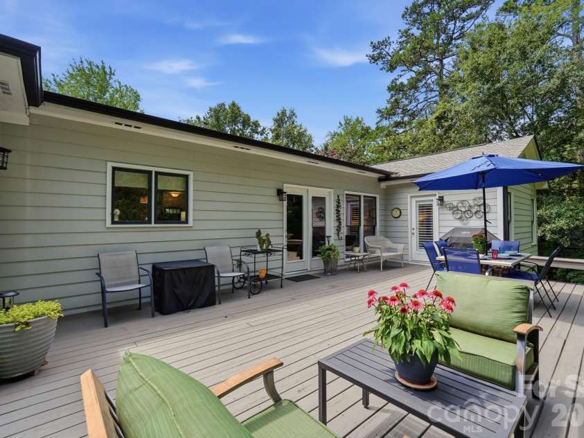800 Jefferson Drive, Charlotte, NC 28270.  MLS# CAR4418154, YatesRealty ID 46934. 