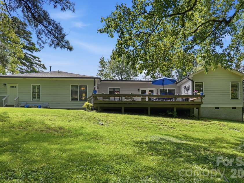 800 Jefferson Drive, Charlotte, NC 28270.  MLS# CAR4418154, YatesRealty ID 46934. 