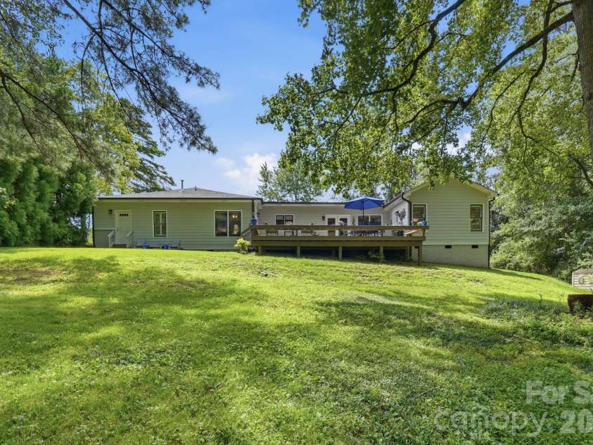 800 Jefferson Drive, Charlotte, NC 28270.  MLS# CAR4418154, YatesRealty ID 46934. 