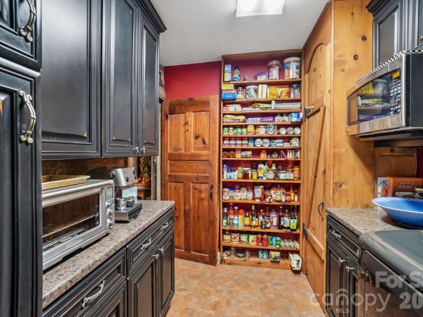 311 Wonderly Lane, Mars Hill, NC 28754.  MLS# CAR4418288, YatesRealty ID 46935. Butler Pantry/Laundry