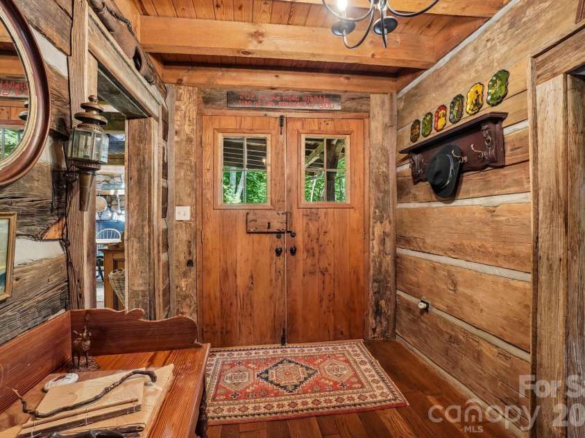 311 Wonderly Lane, Mars Hill, NC 28754.  MLS# CAR4418288, YatesRealty ID 46935. Entry Foyer