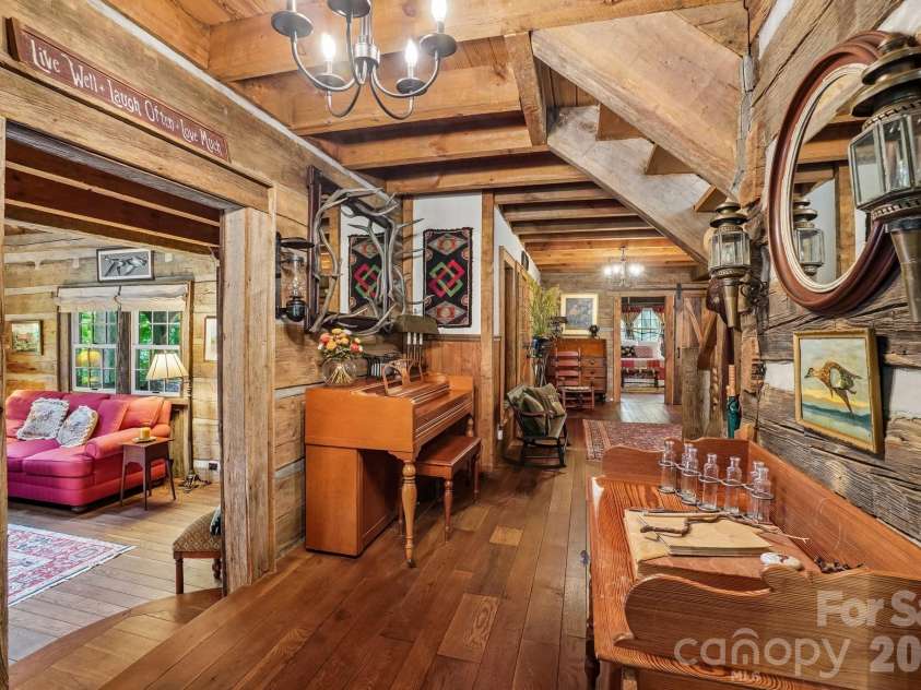 311 Wonderly Lane, Mars Hill, NC 28754.  MLS# CAR4418288, YatesRealty ID 46935. Exposed Log Walls