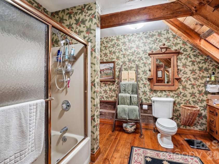 311 Wonderly Lane, Mars Hill, NC 28754.  MLS# CAR4418288, YatesRealty ID 46935. Guest Bathroom Shower/Bath Tub