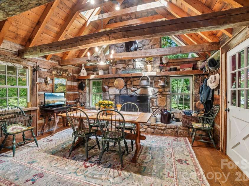 311 Wonderly Lane, Mars Hill, NC 28754.  MLS# CAR4418288, YatesRealty ID 46935. Imagine Family Dinners in this Setting