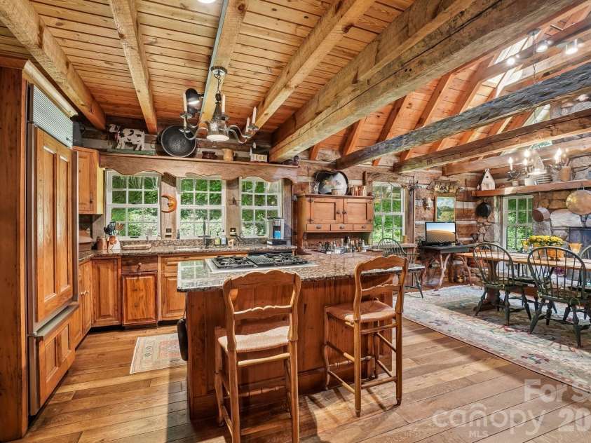 311 Wonderly Lane, Mars Hill, NC 28754.  MLS# CAR4418288, YatesRealty ID 46935. Oak Cabinets