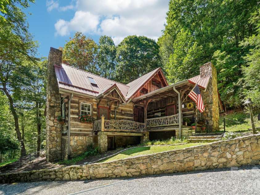 311 Wonderly Lane, Mars Hill, NC 28754.  MLS# CAR4418288, YatesRealty ID 46935. Picturesque Setting