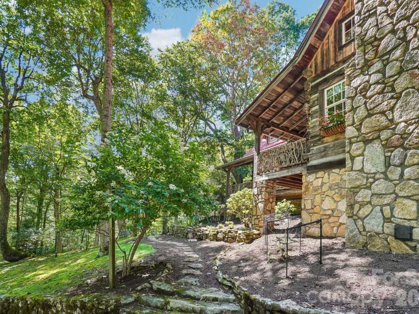311 Wonderly Lane, Mars Hill, NC 28754.  MLS# CAR4418288, YatesRealty ID 46935. Picturesque Setting