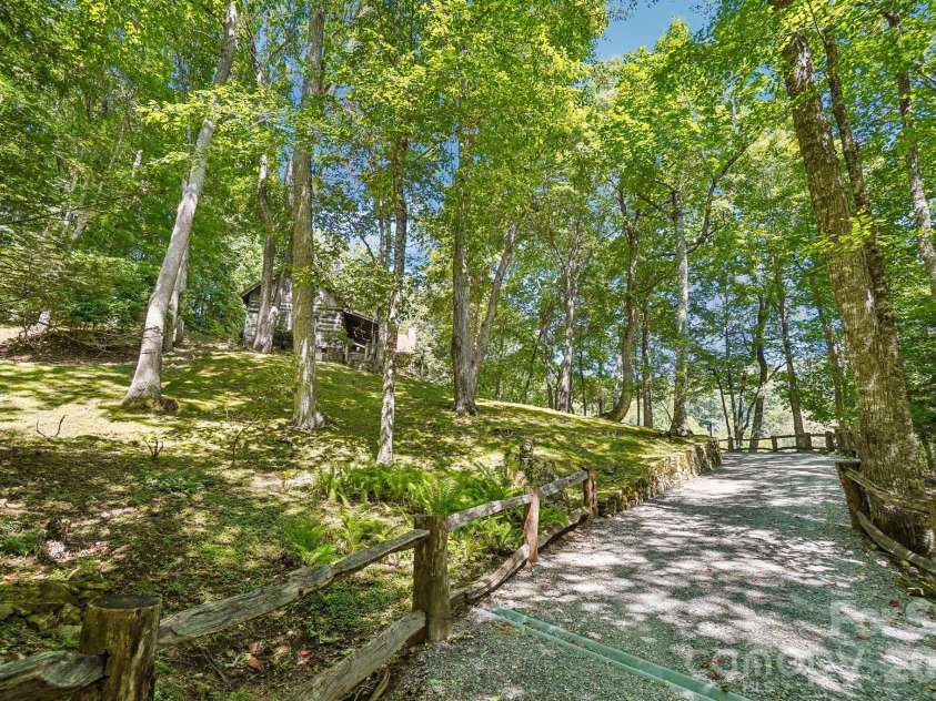 311 Wonderly Lane, Mars Hill, NC 28754.  MLS# CAR4418288, YatesRealty ID 46935. Plenty of Privacy