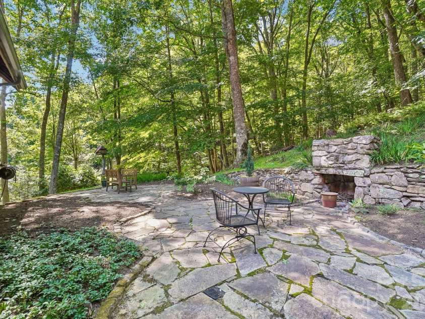 311 Wonderly Lane, Mars Hill, NC 28754.  MLS# CAR4418288, YatesRealty ID 46935. Stone Patio