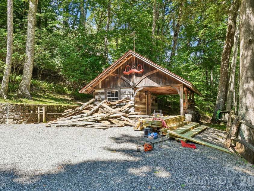 311 Wonderly Lane, Mars Hill, NC 28754.  MLS# CAR4418288, YatesRealty ID 46935. Workshop (steps being upgraded to golf course)