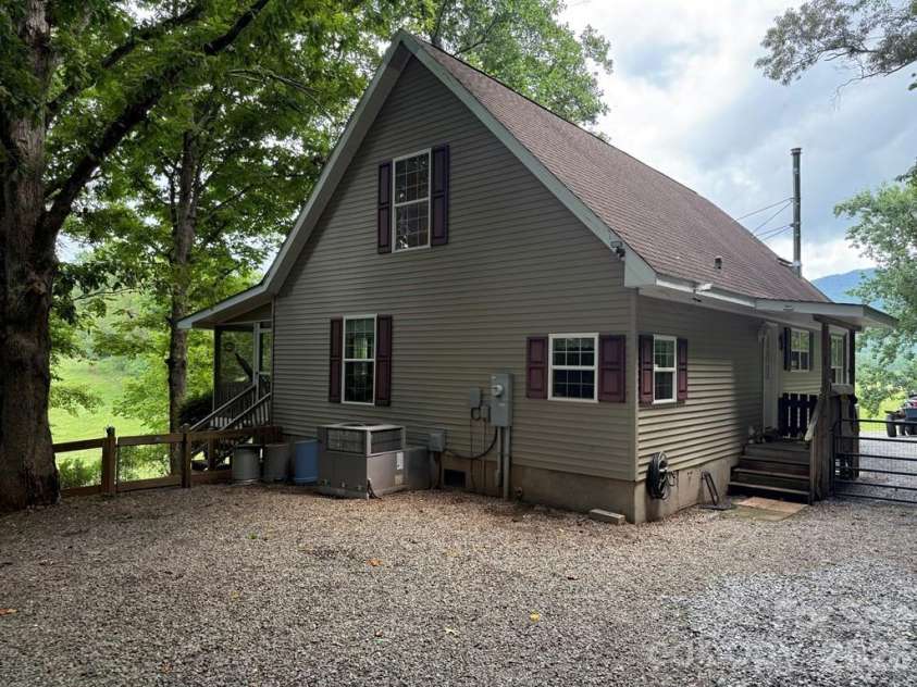 206 Bethabara Loop, Hayesville, NC 28904.  MLS# CAR4418579, YatesRealty ID 46936. 