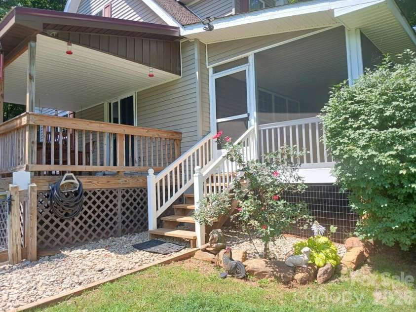206 Bethabara Loop, Hayesville, NC 28904.  MLS# CAR4418579, YatesRealty ID 46936. 