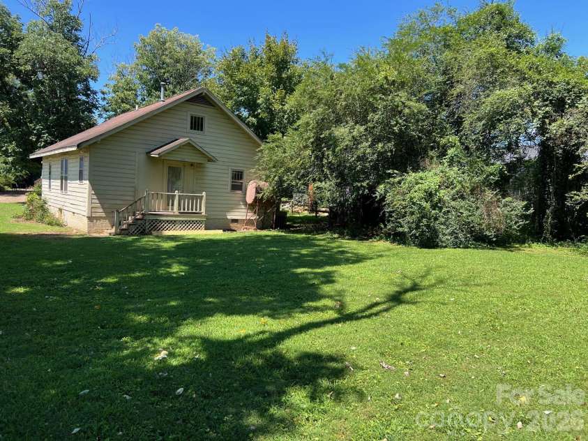 110 Linville Street, Morganton, NC 28655.  MLS# CAR4416153, YatesRealty ID 46942. 