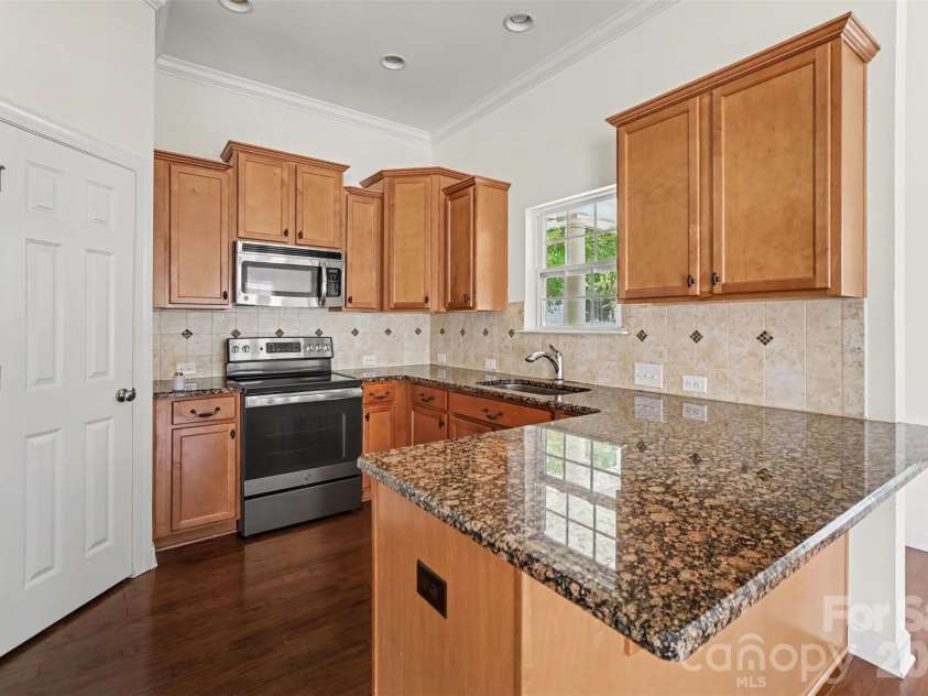 15109 Jade Street, Charlotte, NC 28277.  MLS# CAR4392614, YatesRealty ID 46948. Kitchen