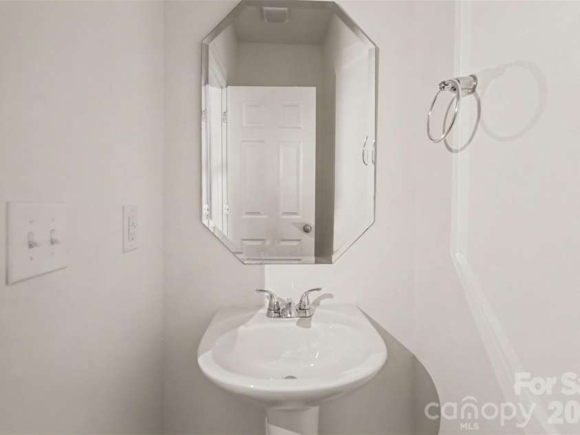 15109 Jade Street, Charlotte, NC 28277.  MLS# CAR4392614, YatesRealty ID 46948. Main level half bath
