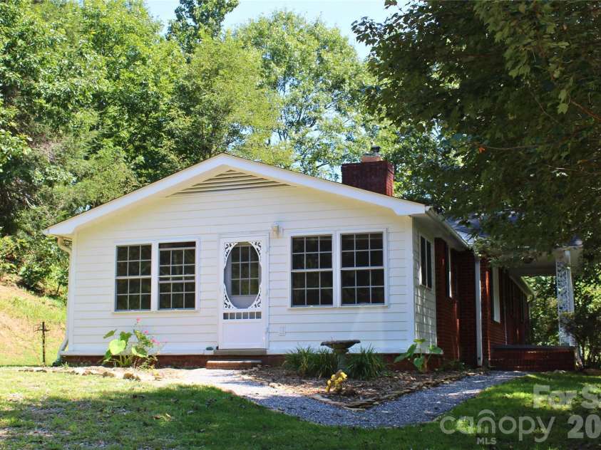 2838 Seven Mile Ridge Road, Burnsville, NC 28714.  MLS# CAR4407049, YatesRealty ID 46949. 
