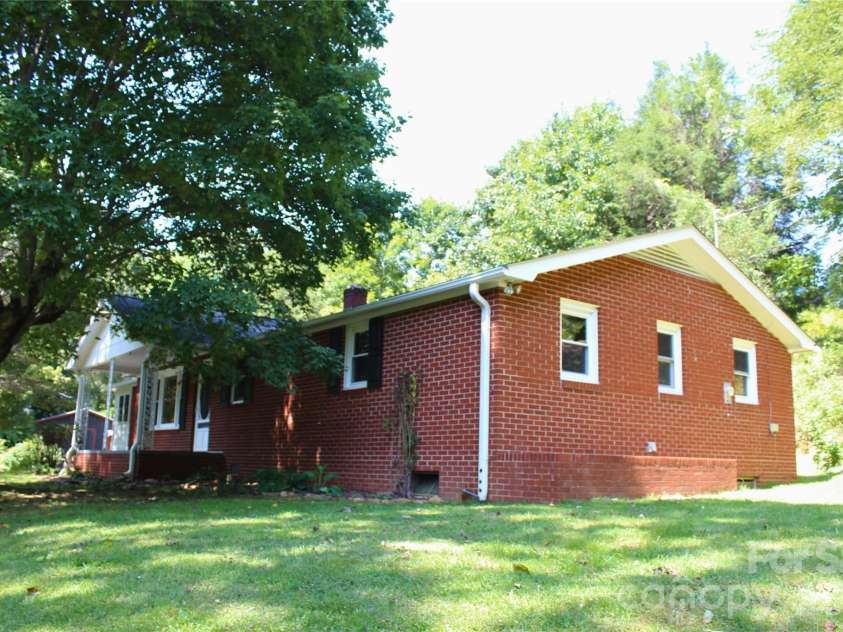 2838 Seven Mile Ridge Road, Burnsville, NC 28714.  MLS# CAR4407049, YatesRealty ID 46949. 