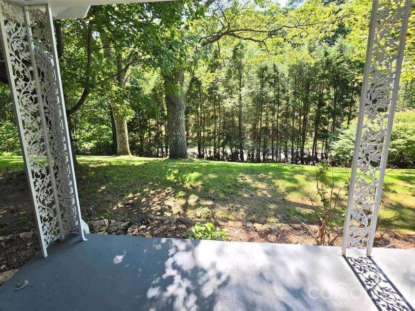 2838 Seven Mile Ridge Road, Burnsville, NC 28714.  MLS# CAR4407049, YatesRealty ID 46949. 