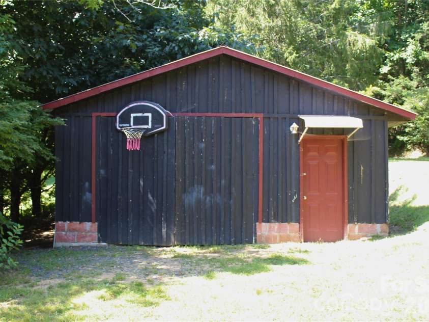 2838 Seven Mile Ridge Road, Burnsville, NC 28714.  MLS# CAR4407049, YatesRealty ID 46949. 