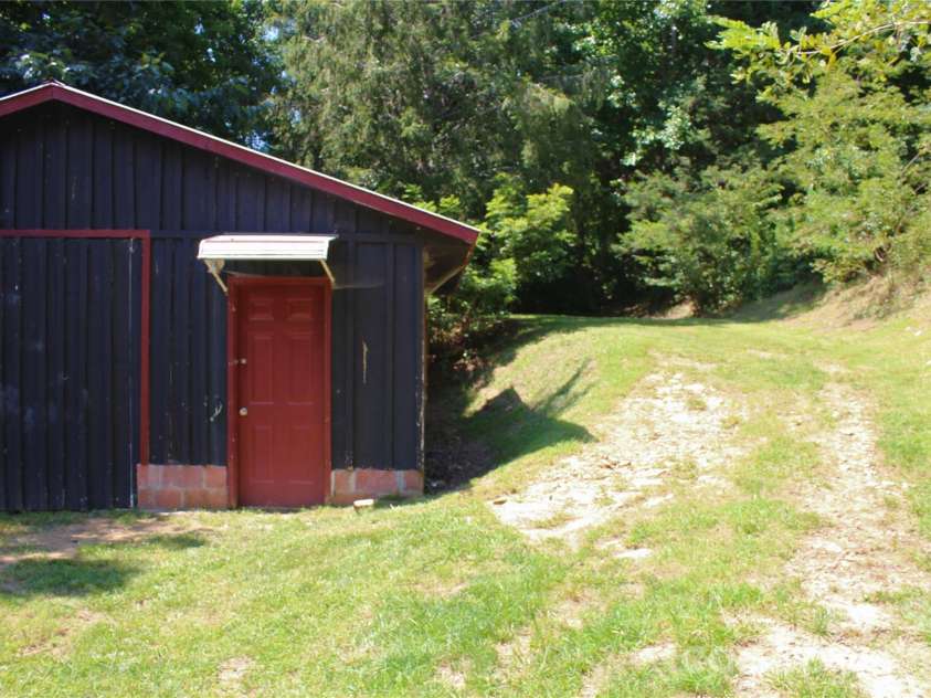 2838 Seven Mile Ridge Road, Burnsville, NC 28714.  MLS# CAR4407049, YatesRealty ID 46949. 