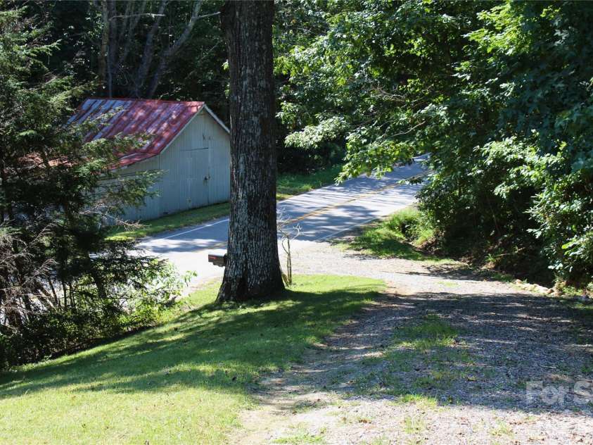 2838 Seven Mile Ridge Road, Burnsville, NC 28714.  MLS# CAR4407049, YatesRealty ID 46949. 