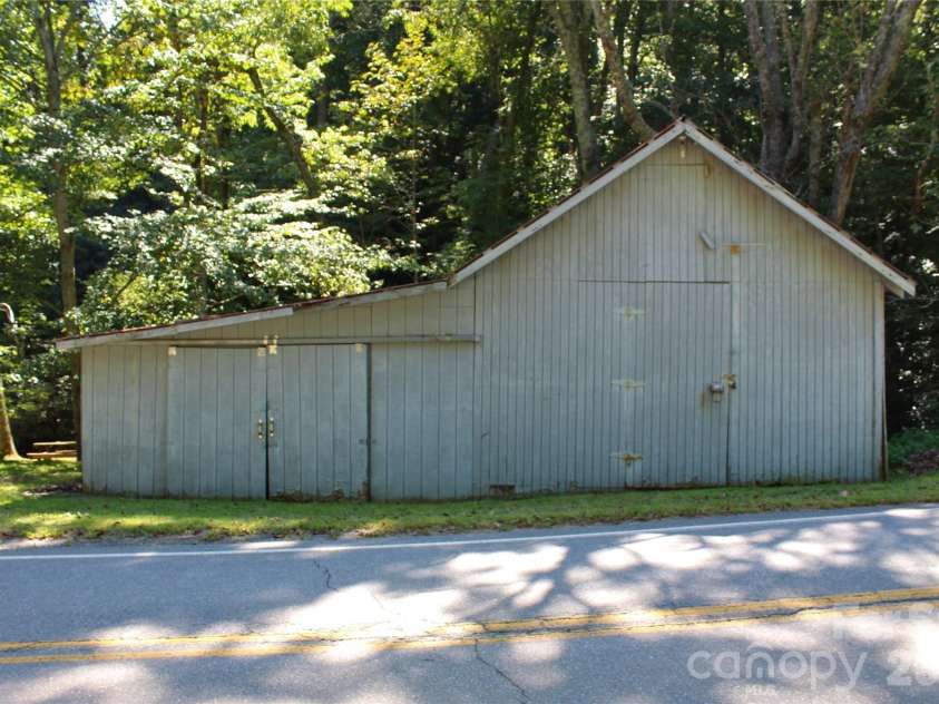 2838 Seven Mile Ridge Road, Burnsville, NC 28714.  MLS# CAR4407049, YatesRealty ID 46949. 